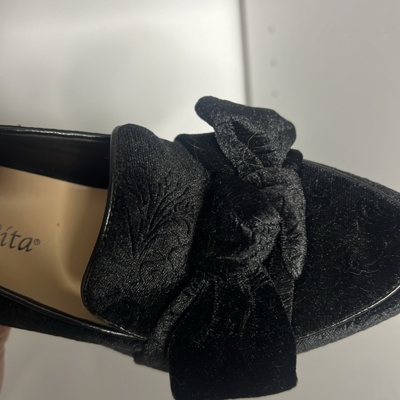 NWOT Bella Vita Bow Velvet Chunk Heels - Picture 3 of 8